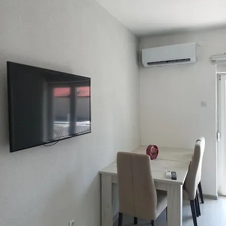 Apartman Begenisic דירה טרביניה
